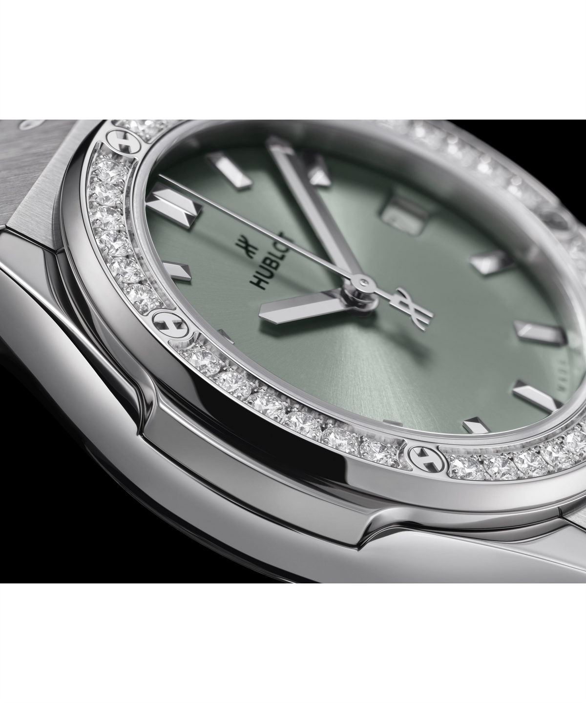 CLASSIC FUSION TITANIUM SAGE GREEN DIAMONDS 33 MM