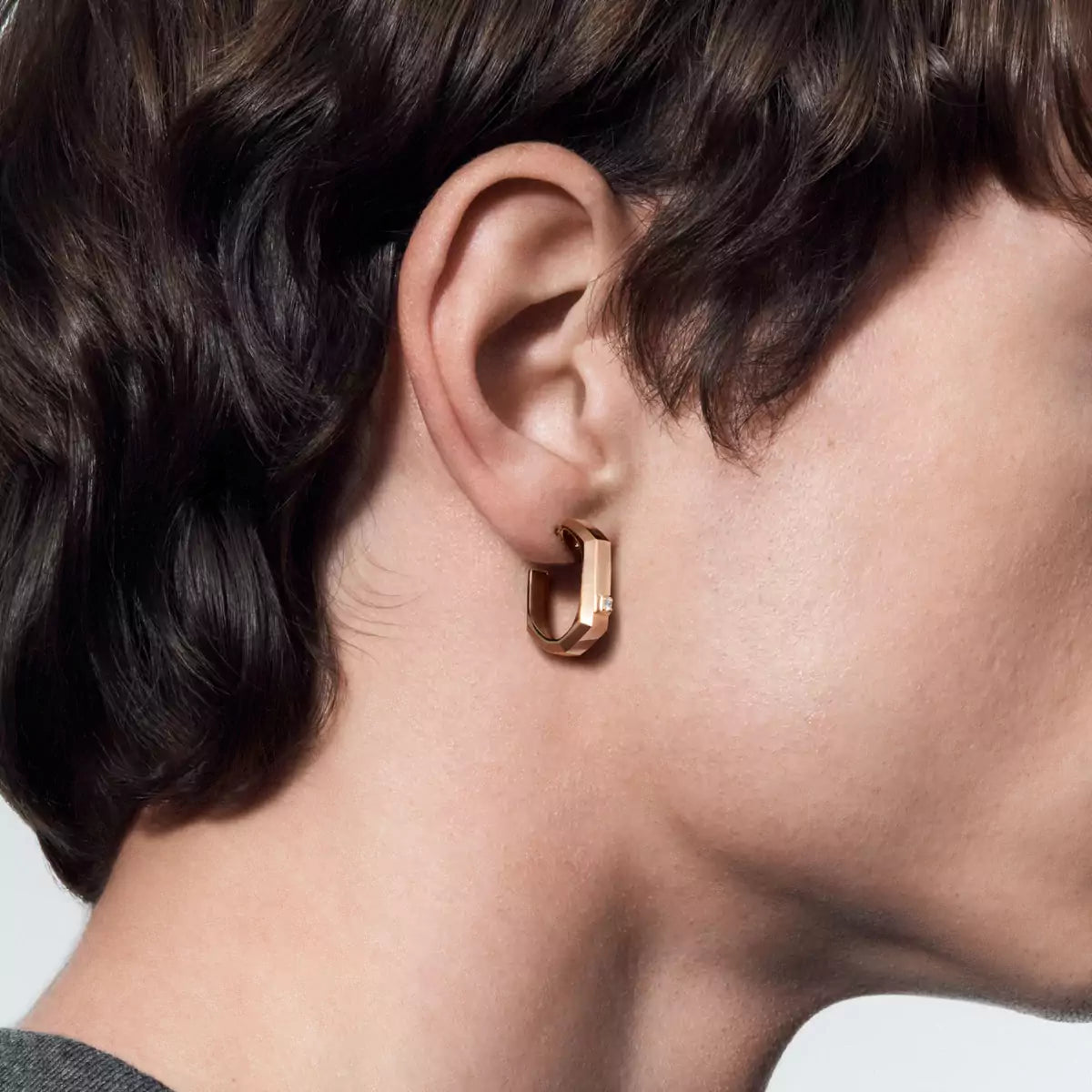 Moderniste single earring, medium model