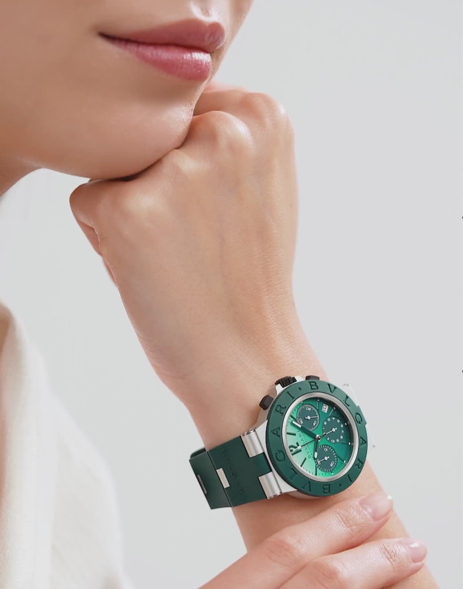 Video laden: Bulgari ALUMINIUM SMERALDO 40MM
