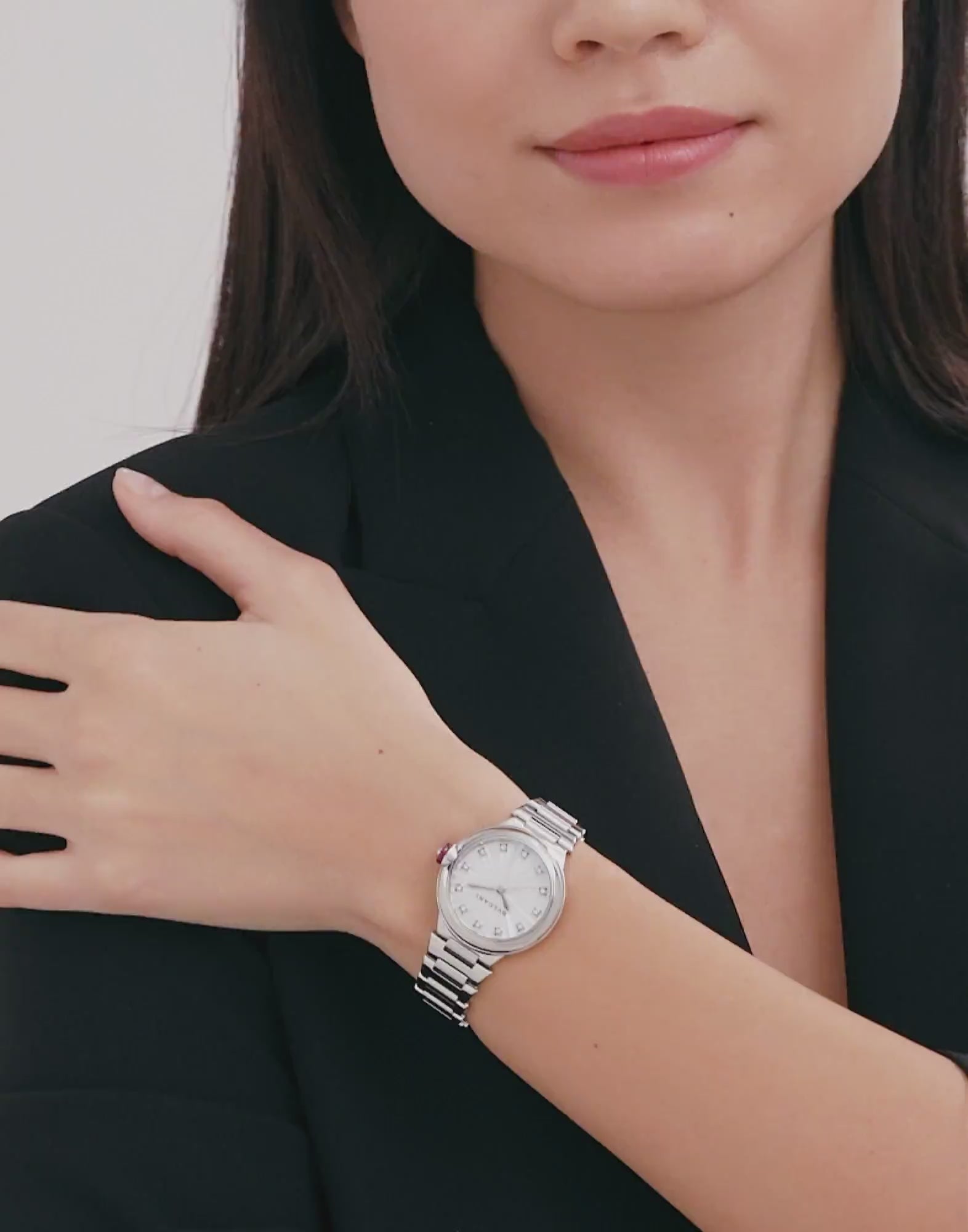Video laden: Bulgari LVCEA 33MM