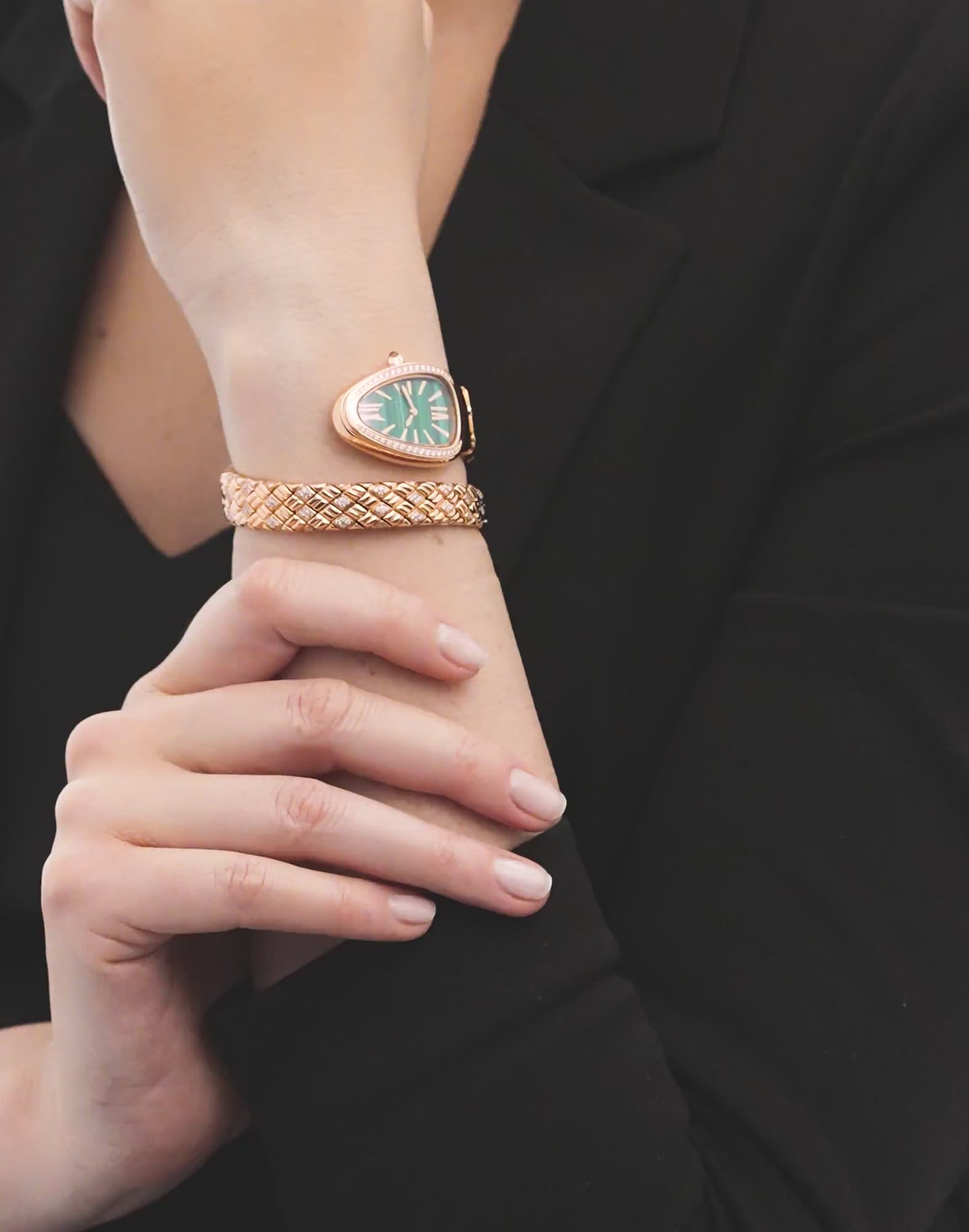 Load video: Bulgari SERPENTI SPIGA 35MM