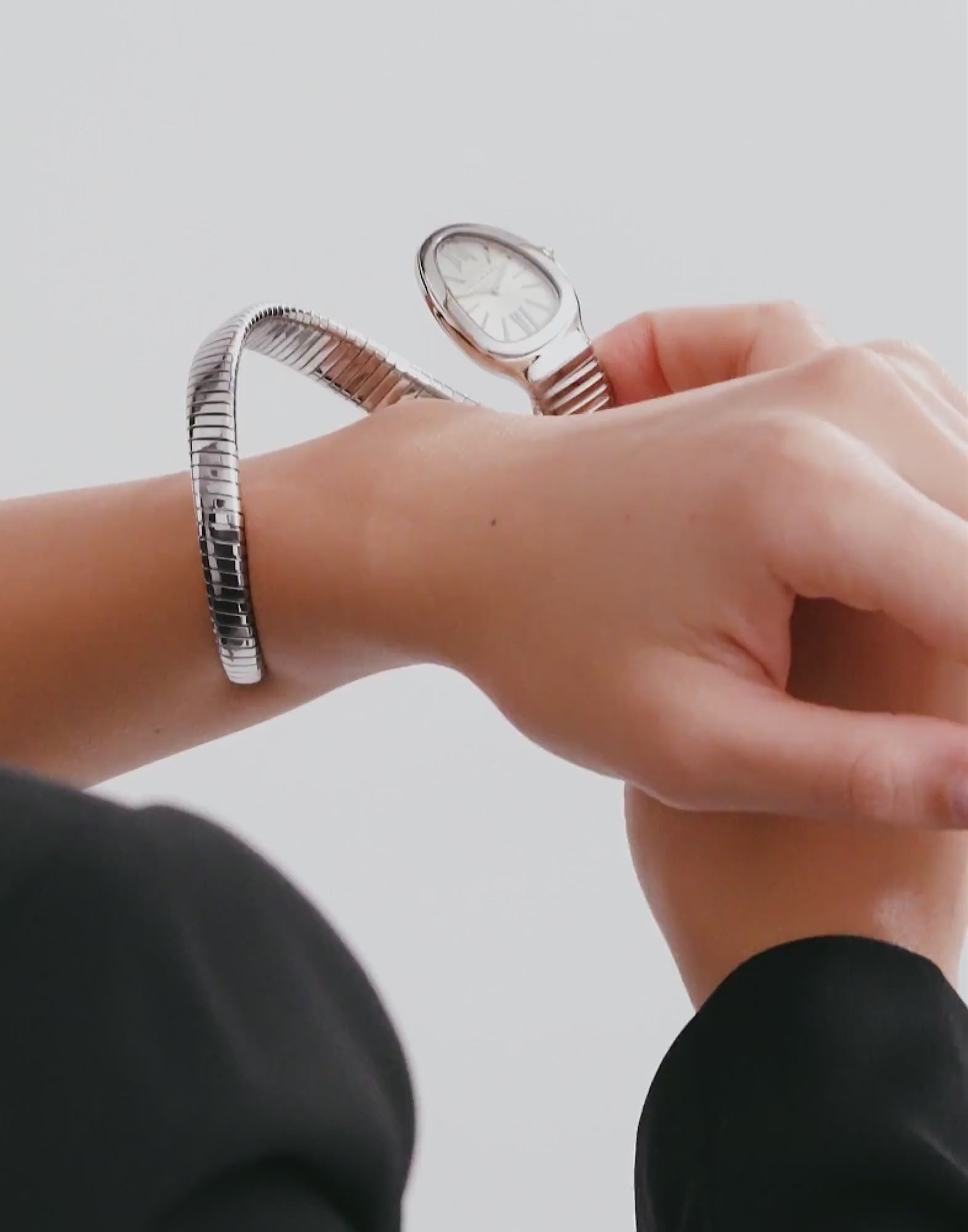 Load video: Bulgari SERPENTI TUBOGAS L 35MM