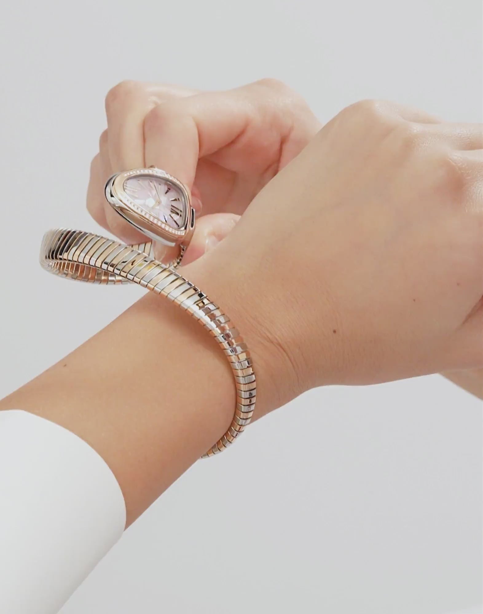 Load video: Bulgari SERPENTI TUBOGAS 35MM
